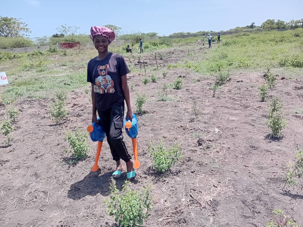 A young Haitian working the parcels with KONKRET